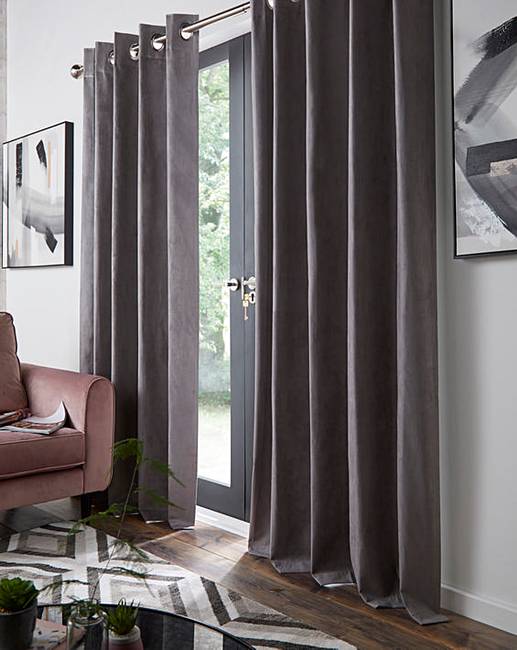 Soft suede curtains for warm and cozy living rooms in Dubai"